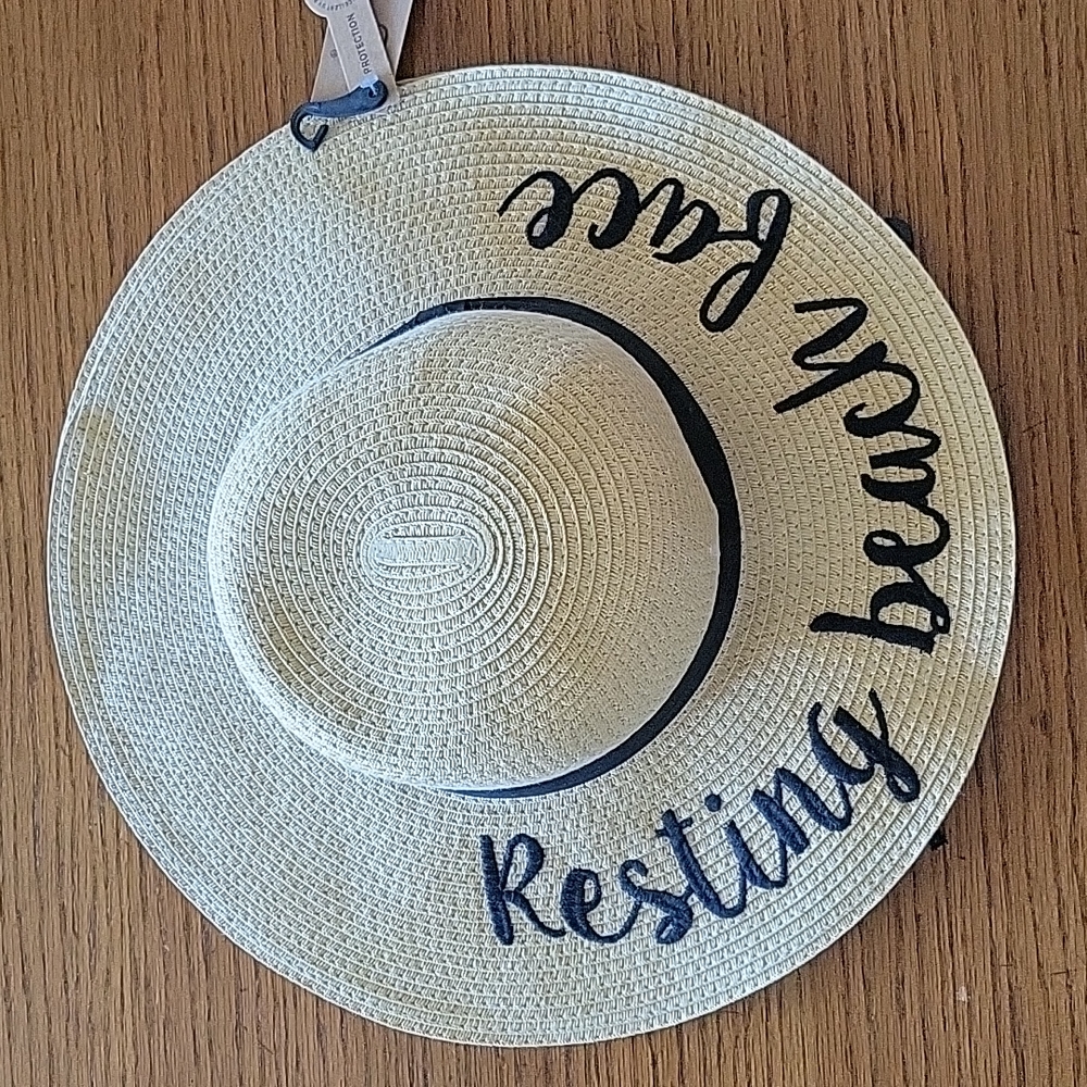 CC BEANIE Resting Beach Face Floppy Brim Hat